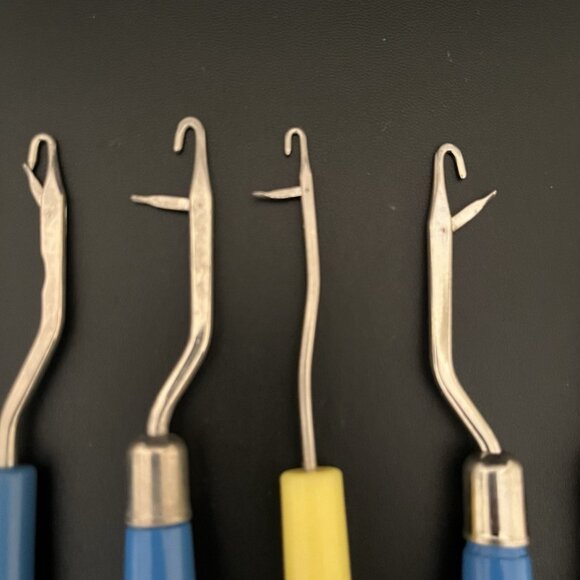 6 Latch Hook Tools Spinnerin Fox Yarn England Korea USA Rug Yarn Latch Hooking - Picture 6 of 11